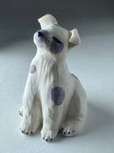 Ladda upp bild till gallerivisning, Liten sittande hund