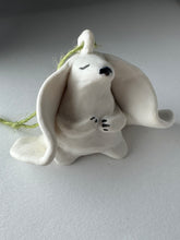 Ladda upp bild till gallerivisning, Litet porslinshänge 2